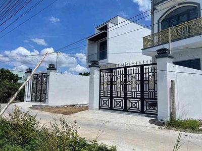 BÁN ĐẤT LỌT KHE 2 CĂN NHÀ LẦU ĐƯỜNG SÁU THẮNG 💐THỊ TRẤN CẦNGIUỘC LONGA