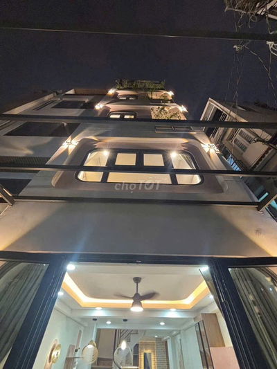 Phố ẩm thực Phan Xích Long - 3 Lầu sân thượng - 46m2