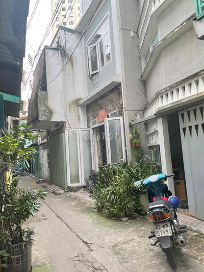 LÊ ĐẠI HÀNH ĐỐI ĐI HẺM 155 LÝ NAM ĐẾ - Q11 - GIÁP Q10 - Q5 - 3 TẦNG BT