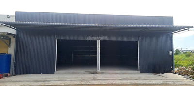 Cho thuê kho rộng 335m² ngay cổng KCN Long Hậu 2 đường lớn, gần chợ, khu vực trung tâm