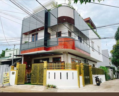 CẦN BÁN GẤP NHÀ MẶT TIỀN LÔ GÓC NỞ HẬU .HIẾM CÓ TRONG KHU VỰC