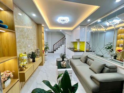 Nhà dân xây sổ CC Lạc Trung Hai Bà Trưng ôtô đỗ gần vị trí đẹp ở ngay