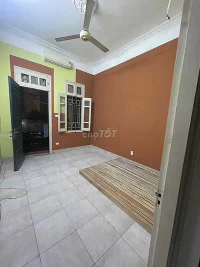 Phòng Yên Hoà 20m2, ban công 15m2 - Đủ tiện ích