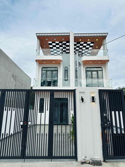 NHÀ 1 TRỆT 2 LẦU VỪA HOÀN THIỆN HẺM 99 LÊ HỒNG PHÒNG