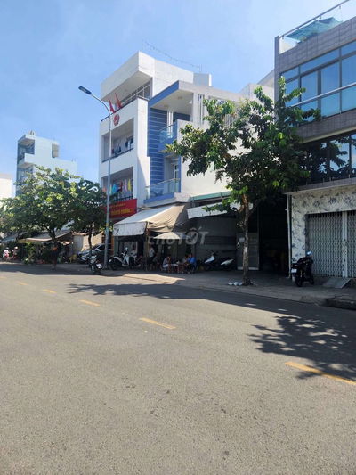 Bán nhà Mặt Tiền Lò Gốm, 36m2, 5 tầng đúc vào ở ngay giá chỉ 7,7 tỷ.