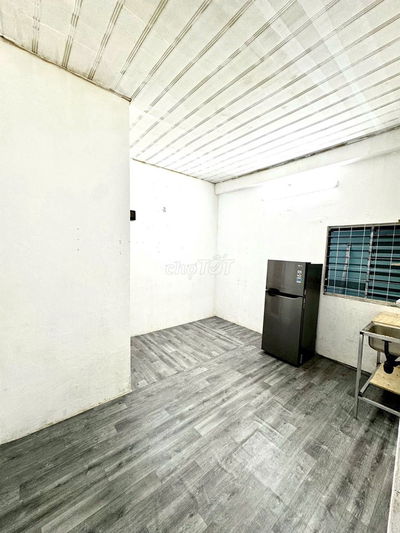 Căn hộ 2 phòng ngủ tách bếp cửa số ban công siêu thoáng 4 người ở dư