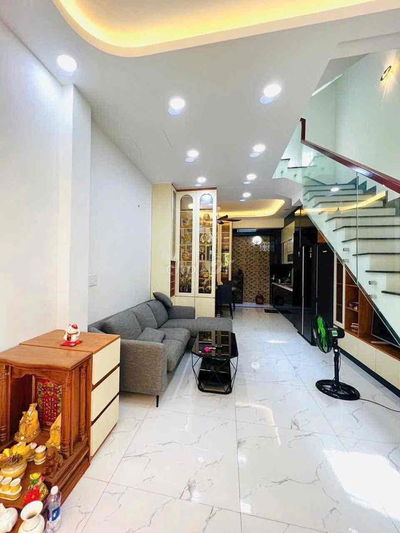 Kẹt tiền Bán Nhà 1 trệt 2 Lầu ngay Vinhomes Q9.