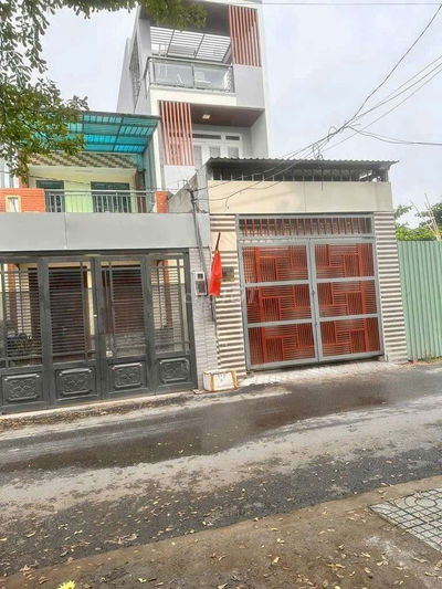 NHÀ SÂN ĐẬU OTO, 1T2L 3PN 4WC, SẴN NỘI THẤT. GẦN CHỢ HIỆP BÌNH