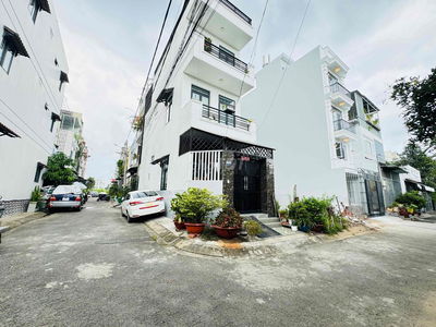 Nhà mới 4 lầu, 5pn, 5wc, sát đường Đinh Thị Thi KDT Vạn Phúc, HBP.