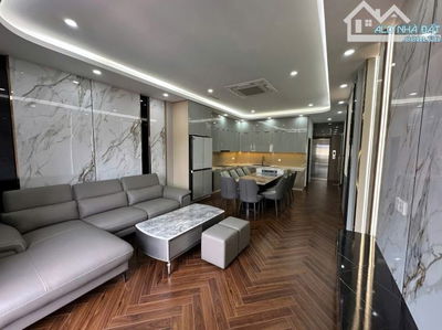 Hiếm! 8 Tỷ Hơn, Bán Nhà Tứ Liên, Tây Hồ - Ô Tô Gần - 40M2 - 5 Tầng - Thang Máy - 2 Thoáng
