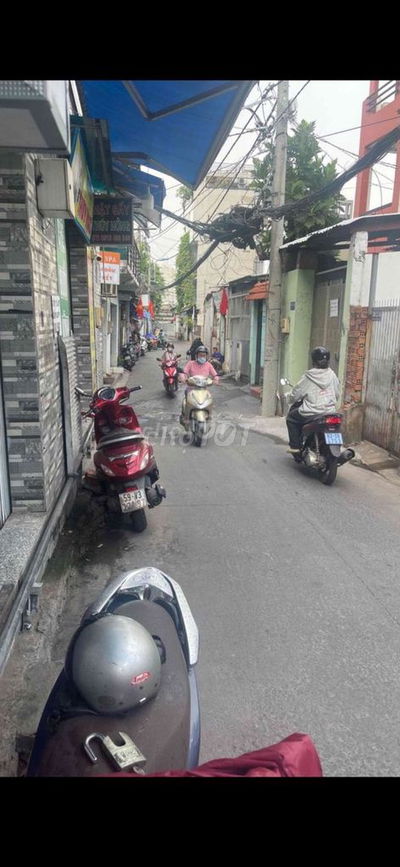 Mặt bằng 4×5m, gác.