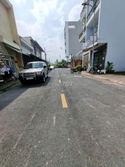 NHÀ ĐÚC 5 LẦU . HẺM NHỰA 10M . DT 4,3 X14 . ĐƯỜNG ĐẤT MỚI