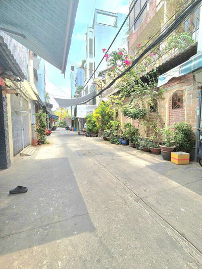 Bán nhà 2 Lầu  ngang 5 dài 13m hẻm xe hơi lạc long quân