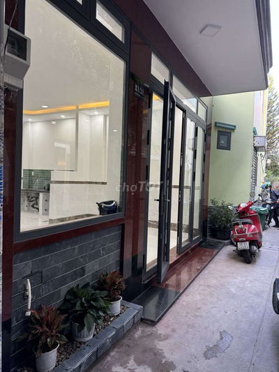 Bán nhà đường Nguyễn Hồng Đào, Phường14, Q. Tân Bình. 5.7x11m 3 lầu