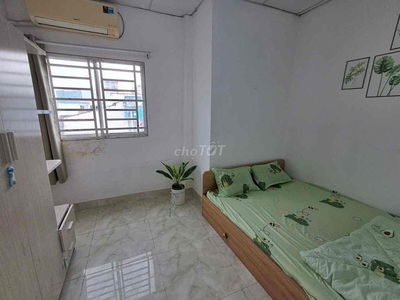 Cho Thuê Phòng Studio Cửa Sổ Trời gần hồ Con Rùa Vòng Xoay Dân Chủ