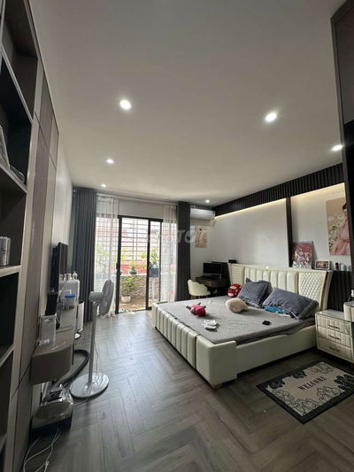 VIU 2 THOÁNG HƯỞNG CHON GIÓ HỔ VA CÔNG VIÊN.NHÀ ĐẸP. NỌI THẤT XỊN