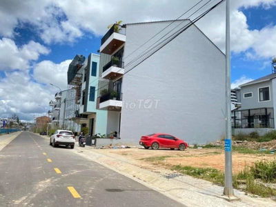 Kẹt tiền bán gấp đất Phạm Hồng Thái, gần ga Đà Lạt, thổ cư 100% - SHR