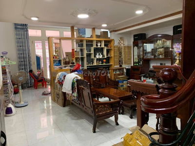 Mặt tiền Huỳnh Văn Bánh. P.13.Phú Nhuận 4.2x10.5m.3 tầng; 3PN 3WC;28tr