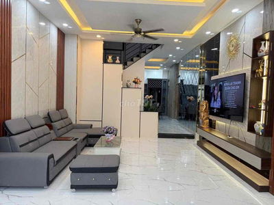 Bán Nhà phố Ngay Trung Tâm Quận 7.Diện tích5x14m,3 lầu.