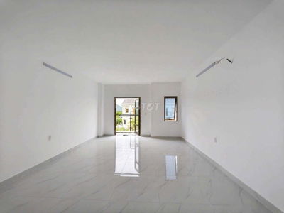 Cho thuê nguyên tầng 3, diện tích 100m2