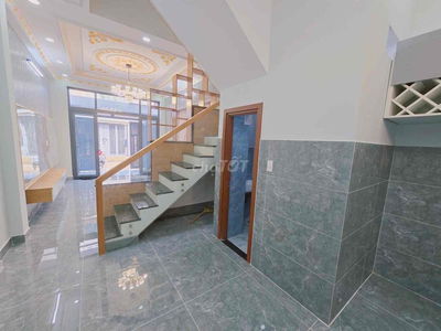 Bán nhà mới đẹp 3 Tầng 4PN DTSD 160m2 chỉ 5,6 tỷ TL