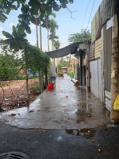 Đất sổ đỏ 2 mặt tiền hẻm xe hơi, nở hậu; Bờ kè đường kêmh tham lương