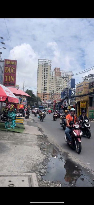 Nhà lầu 7p đường xe tải thông, giá cực rẻ