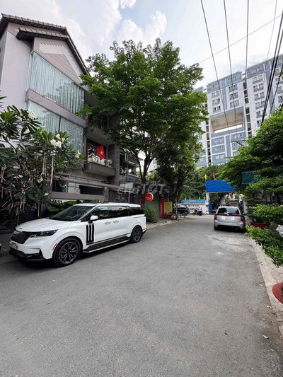 DÃY TRỌ C4. 137M2 CHỈ HƠN 50TR/M2. HXH 6M XÂY 6 TẦNG. GẦN CHỢ THẠCH ĐÀ