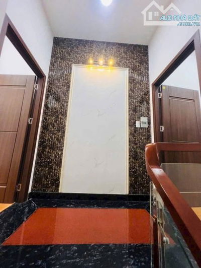 Cô Diệp hiệu trưởng Bán Gấp nhà Đường Lâm Văn Bền , phường Tân Quy Quận 7 , Giá 3 tỷ xx