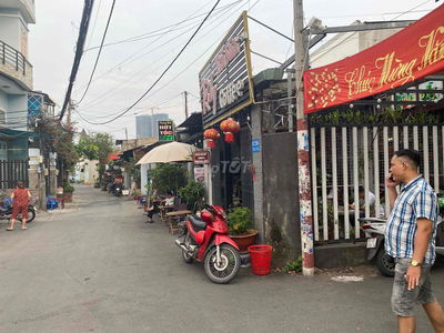 nhà 2 mặt tiền hẻ xe tải.đang kinh doanh cafe và làm tóc .khu dân cư ư