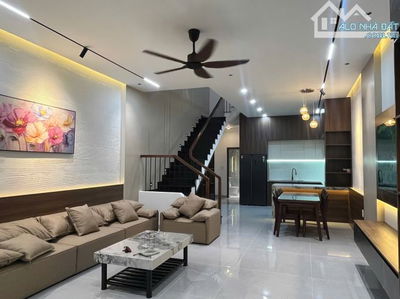 SIÊU ĐẸP! NHÀ 3 TẦNG CHUẨN CHILL MẶT TIỀN THANH HOÁ,HOÀ XUÂN,CÓ GARA ÔTÔ,SÁT TT HÀNH CHÍNH