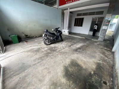 ✅✅cho thuê nhà kinh doanh rộng 200m2 gần ngã tư thủ Đức