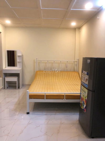 Cho thuê phòng đối diện công viên có nội thất. 1 sẹc Nguyễn Công Hoan