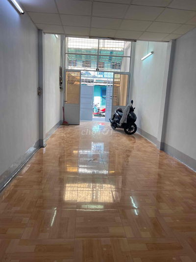 Chính chủ cho thuê nhà nguyên căn 4x16m, 2 lầu, sân thượng