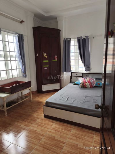 Phòng lâu 1 cửa sổ, thích Quảng Đức