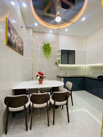 Nhà bao đẹp trung tâm gàn cổng T3