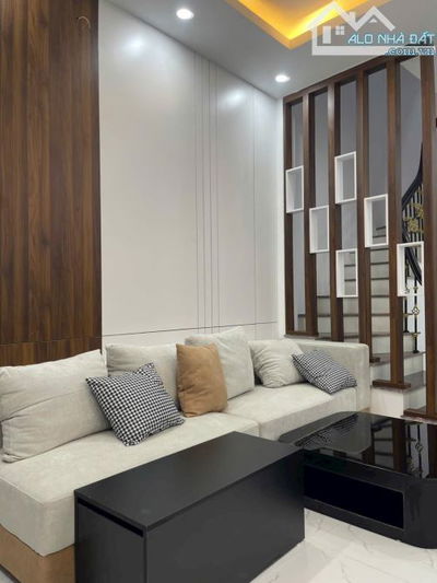 Cho Thuê nhà 5 tầng Xuân la 35m2 Full đồ nội thất nhà mới ô tô cách 20m