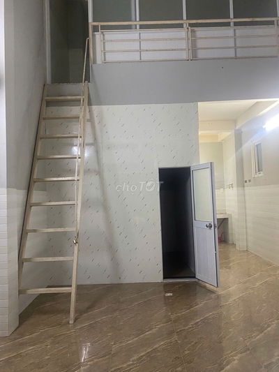 CHO THUÊ PHÒNG – 2 PHÒNG NGỦ + GÁC LỬNG RỘNG GẦN ĐH VĂN LANG