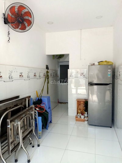 Nhà Đoàn Văn Bơ, P18, Quận 4, 2 tầng, xe hơi, kinh doanh, chỉ 1,98 tỷ.