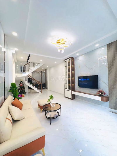 BÁN GẤP NHÀ PHỐ, 4 TẦNG ĐÃ CÓ SỔ, CÓ TTTM, 135 TIỆN ÍCH, GẦN LÀNG ĐH