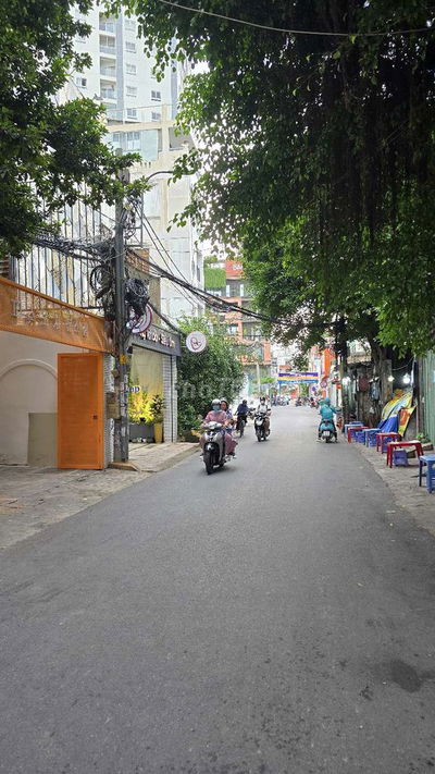 ​Cho thuê mặt bằng 140m2, rộng đẹp, sẵn hồ cá Koi, Nguyễn Văn Đậu, PN