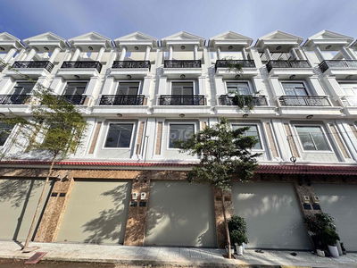 NHÀ MỚI 3 LẦU QL13 - KHU ĐỒNG BỘ ĐƯỜNG XE TẢI THÔNG GẦN VẠN PHÚC CITY