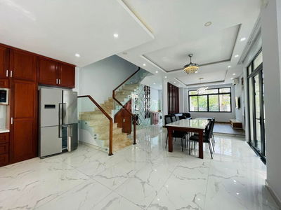 Cho thuê biệt thự 6x18m 3L4PN gần Đỗ Xuân Hợp, Cầu Năm Lý