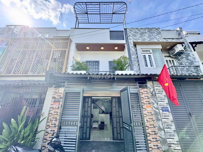 Nhà SHR 1 Lầu 3Phòng 4x17m. có Sân Thượng Sau. Hẻm Xe Hơi Thông