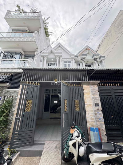 Nhà Đẹp, Tặng Nội Thất, Hẻm Xe Hơi. Gần UBND phường Thới An. Q12