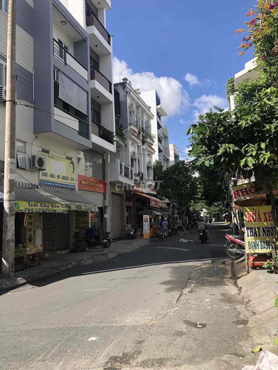 CHÍNH CHỦ BÁN NHÀ MTKD ĐỘC LẬP 3,9x19M KO LỖI ĐÚC 3 TẤM CHỈ 11,5 TỶ