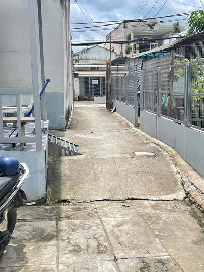 Chủ chuyển công tác cần bán nhà cấp 4 tiện xây mới hẻm 1419/ Lê Văn Lư