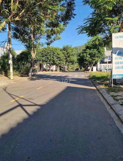 Bán lô đất góc 2 mặt tiền đường 7m5 khu TĐC Đại La - Hoàng Văn Thái