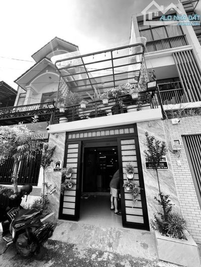 BAN NHÀ MỚI FULL NỘI THẤT CAO CẤP - ĐƯỜNG Ô TÔ TRÁNH NHAU - HOÀN CÔNG ĐỦ