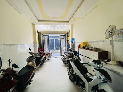 NGÔI NHÀ DÀNH CHO GIA ĐÌNH NHIỀU THẾ HỆ. SÂN ĐẬU Ô TÔ CHỈ NHỈNH 7 TỶ